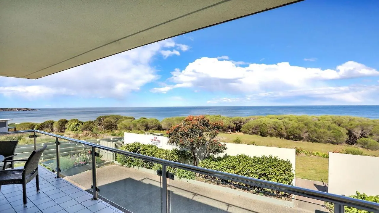 Holiday home Unit 3 18 Surf Circle Tura Beach Australia